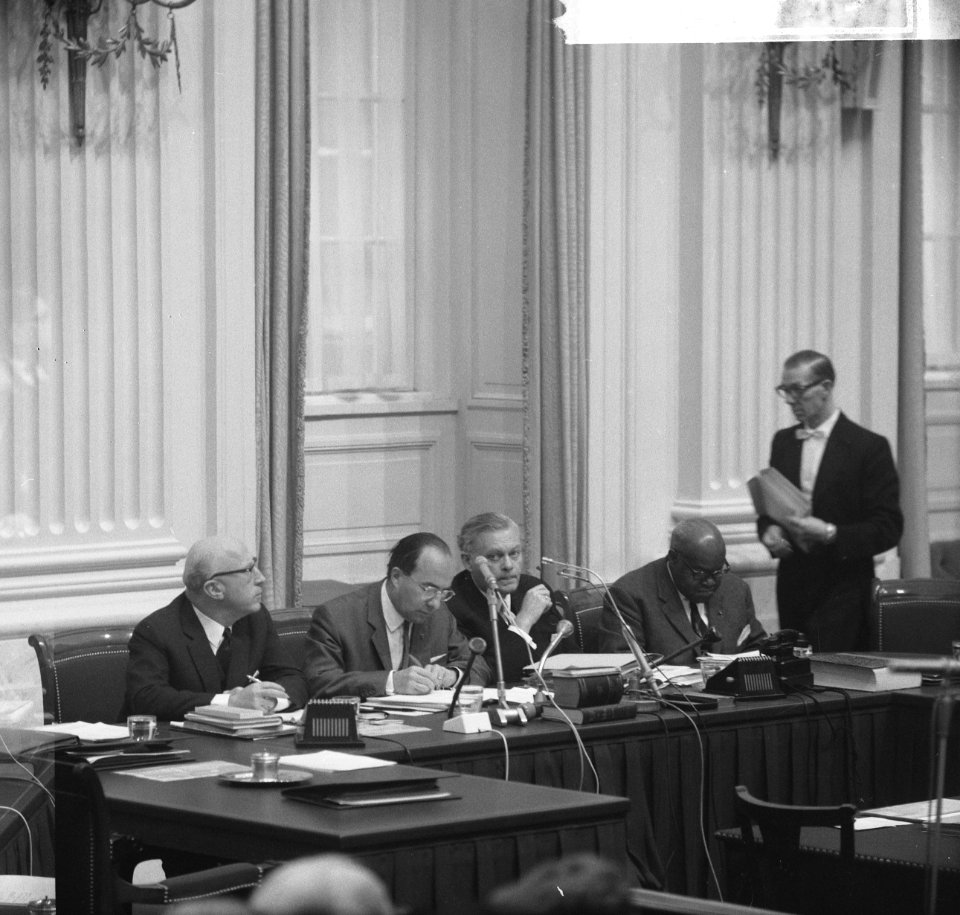 Gerard Nederhorst, fractievoorzitter van de PvdA, aan het woord, Bestanddeelnr 918-4309