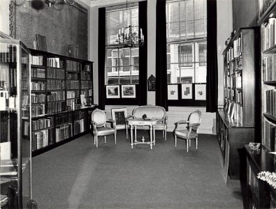 Geschonken in 1980 door B en W, Fotoburo de Boer
