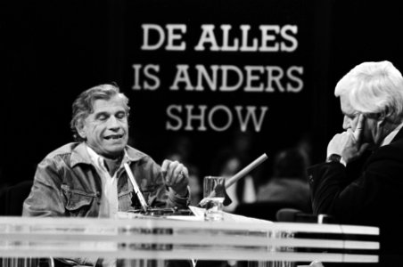 Gerard Reve (l) en presentator Aad van den Heuvel, Bestanddeelnr 932-4773