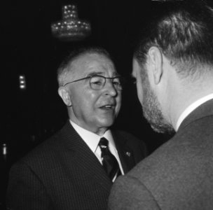 Gerard Walschap wordt gefeliciteerd, Bestanddeelnr 921-7396