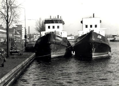 Geschonken in 1989 door United Photos de Boer bv. Idenitificatienummer 54-023309
