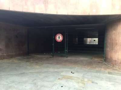 Geschlossener Fußängertunnel am Neustädter Markt 2