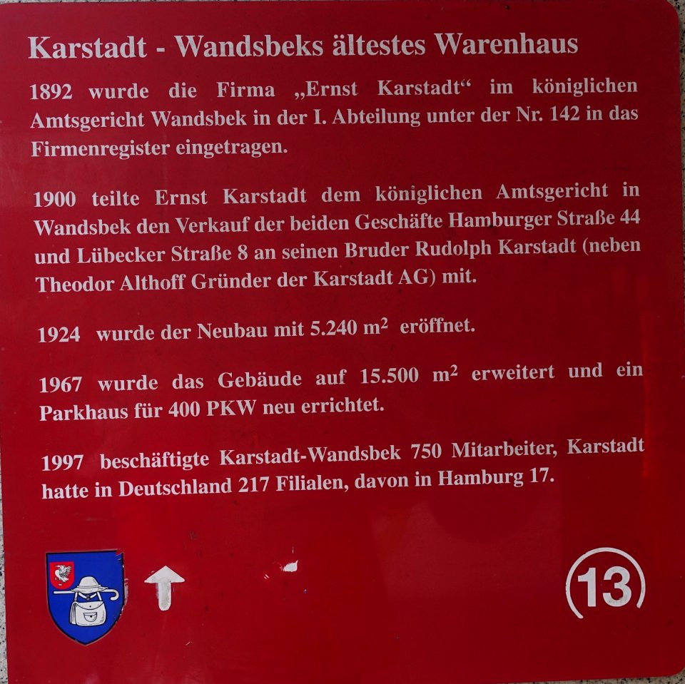 Geschichtstafel zu Karstadt in Hamburg-Wandsbek