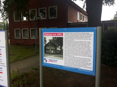 Geschichtspfad Glashütte 6 (Rathaus) mit Gebäude