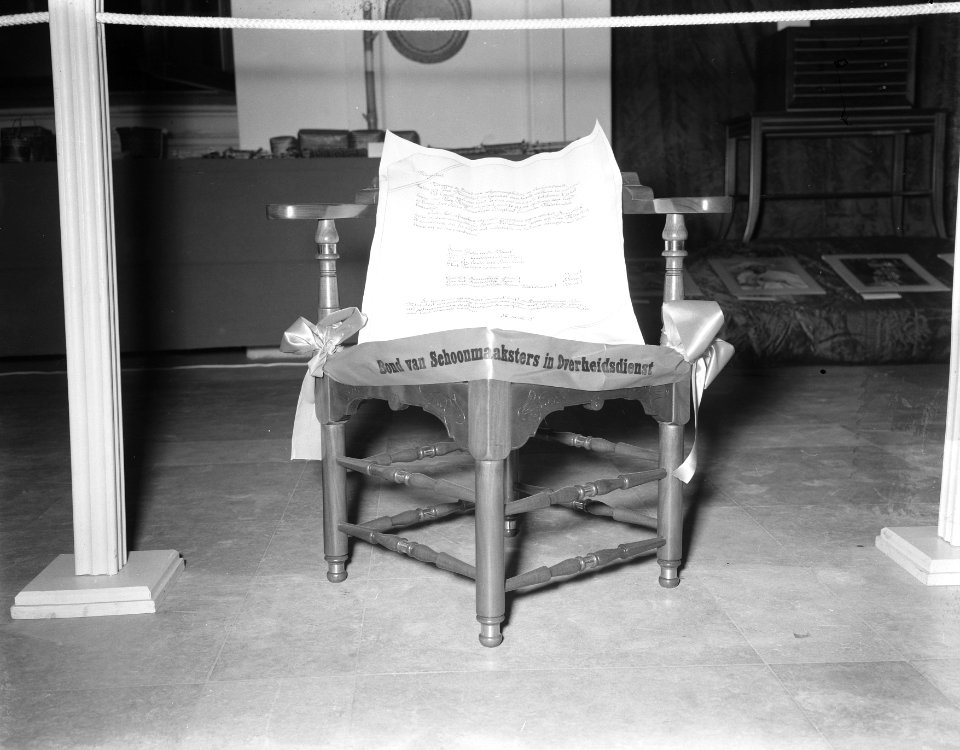 Geschenken tentoonstelling van Suriname en Antillen voor Koninklijke familie te , Bestanddeelnr 907-5032