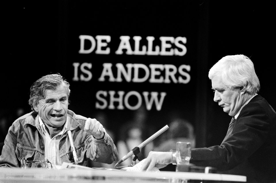 Gerard Reve (l) en presentator Aad van den Heuvel, Bestanddeelnr 932-4772