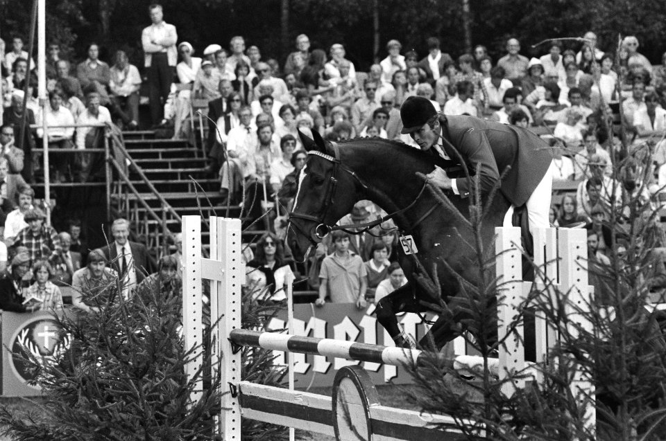 Gerd Wiltfang met Roman in actie, Bestanddeelnr 930-4034