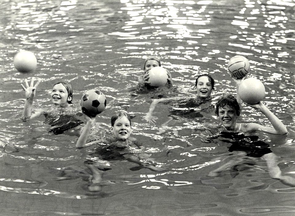 Geschonken in 1986 door United Photos de Boer bv. Identificatienummer 54-015720
