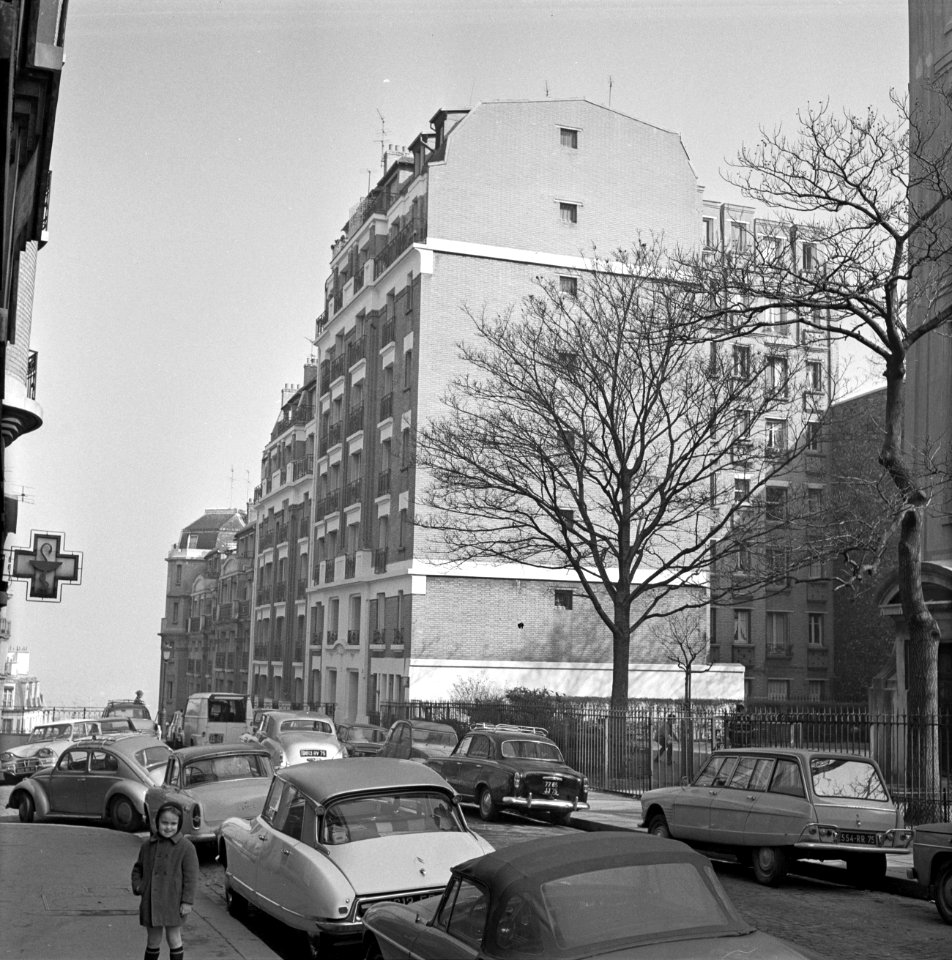 Geparkeerde auto's op straat, Bestanddeelnr 254-0585
