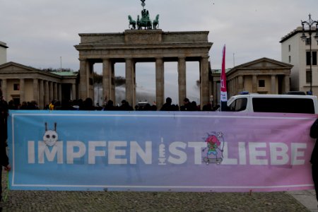 Geradedenken antifascist protest with conspiracist demonstration in background Berlin 2020-11-18 11