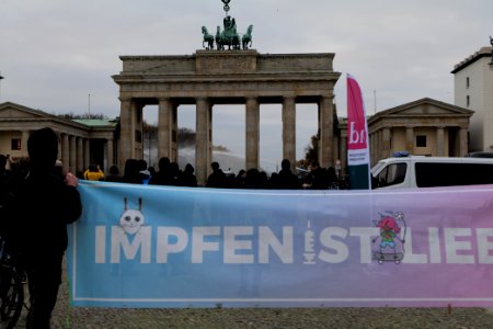 Geradedenken antifascist protest with conspiracist demonstration in background Berlin 2020-11-18 09