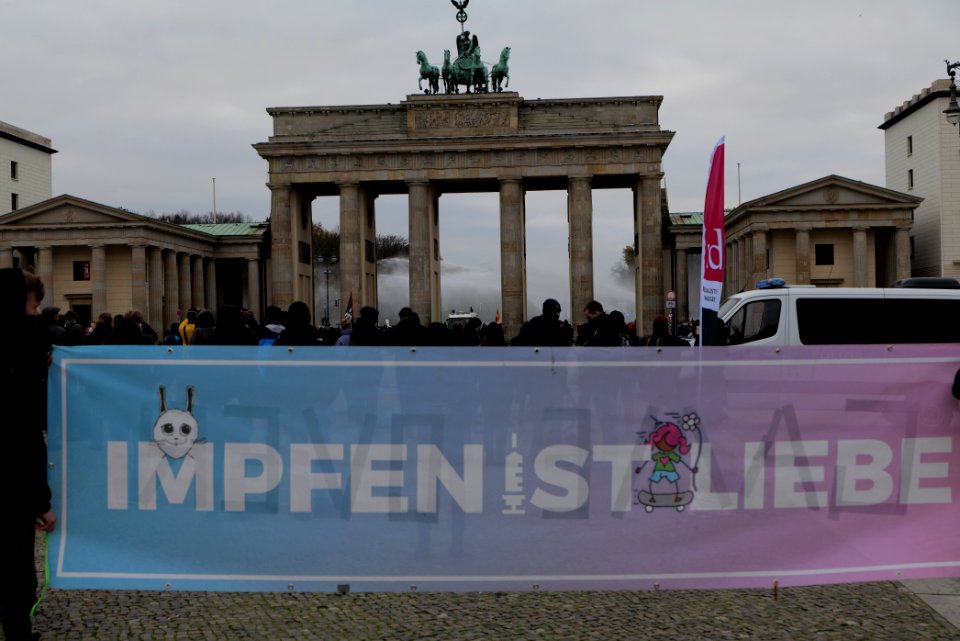 Geradedenken antifascist protest with conspiracist demonstration in background Berlin 2020-11-18 13
