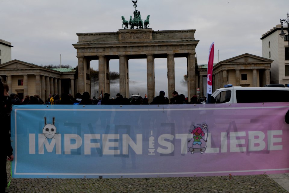 Geradedenken antifascist protest with conspiracist demonstration in background Berlin 2020-11-18 12