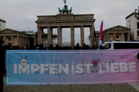 Geradedenken antifascist protest with conspiracist demonstration in background Berlin 2020-11-18 12