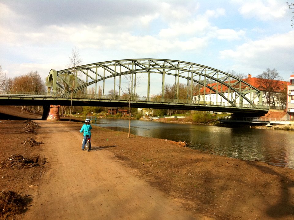 Genzmerbrücke Halle 01