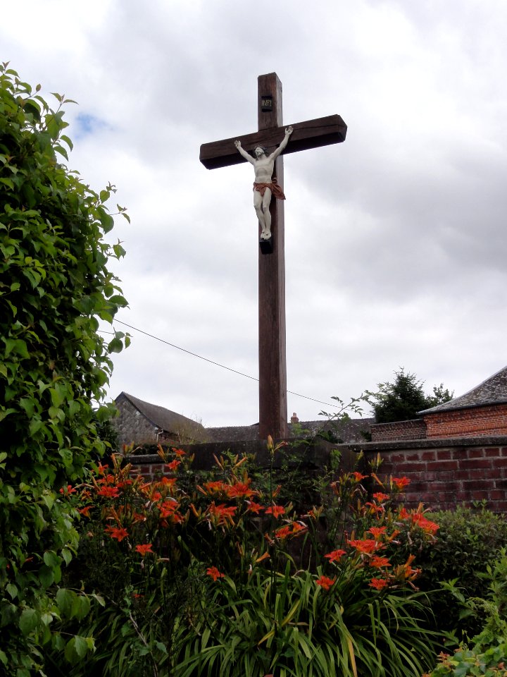 Gergny (Aisne) croix de chemin près de la mairie