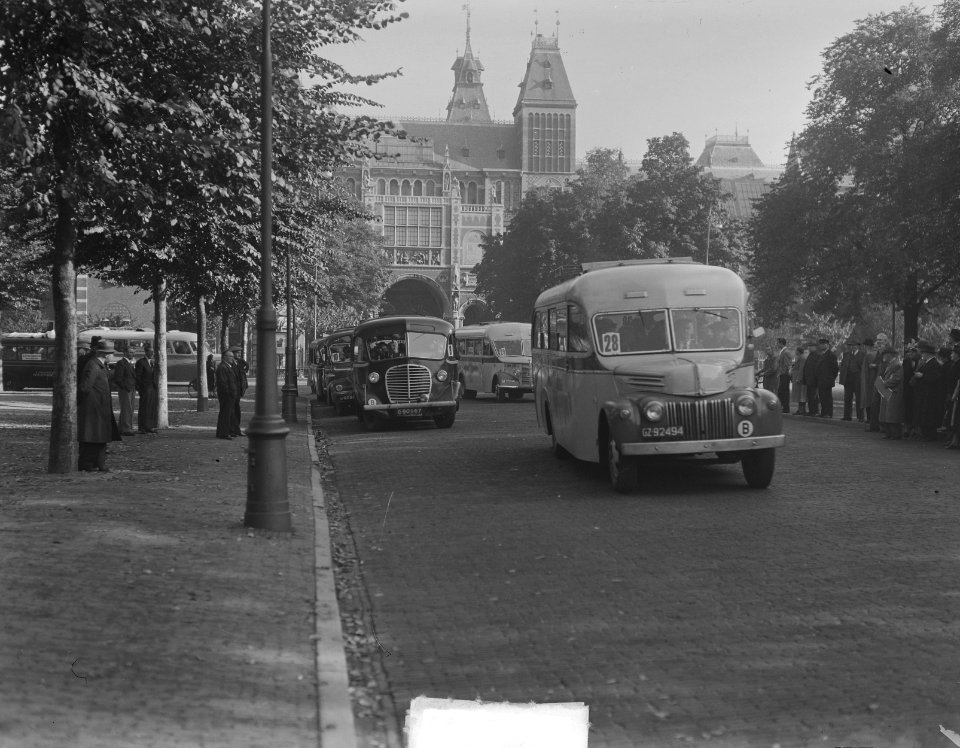 Gepensioneerden van Museumplein te Amsterdam naar Den Haag, Bestanddeelnr 903-6510