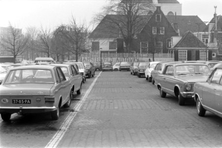Geparkeerde autos op Amstelveld, Bestanddeelnr 925-4459