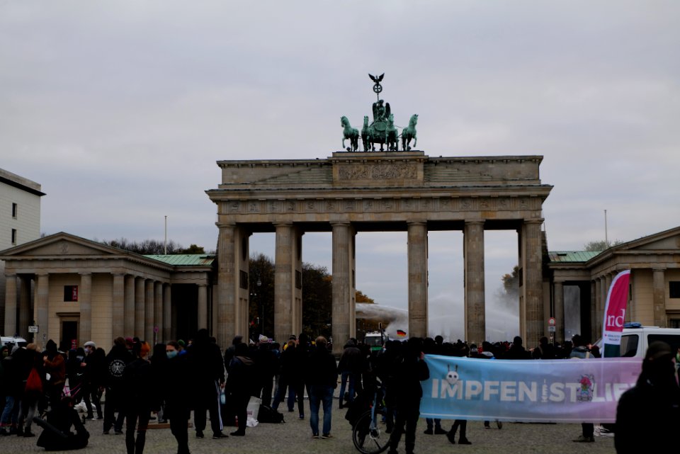 Geradedenken antifascist protest with conspiracist demonstration in background Berlin 2020-11-18 03