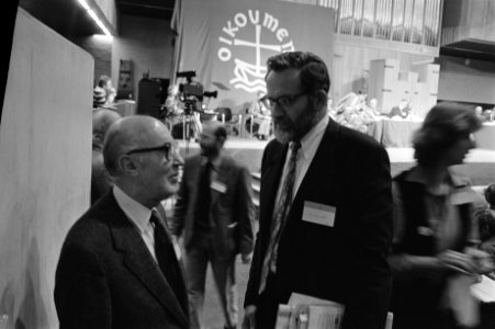 George Rathjens (V.S.) en (rechts) Alfonso Garcia Robles, Bestanddeelnr 931-8255