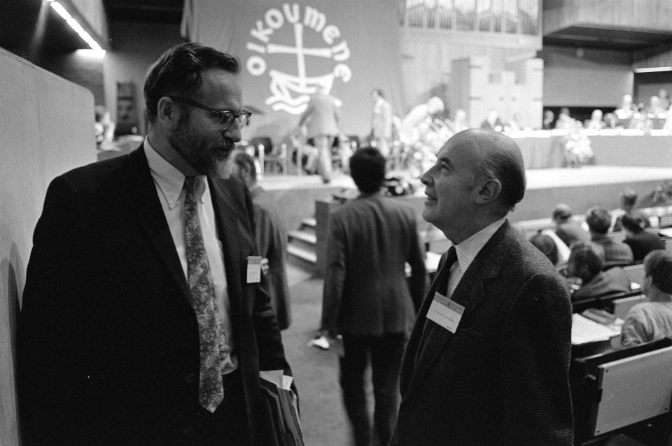 George Rathjens (V.S.) en (rechts) de voormalig minister van buitenlandse zaken , Bestanddeelnr 931-8254