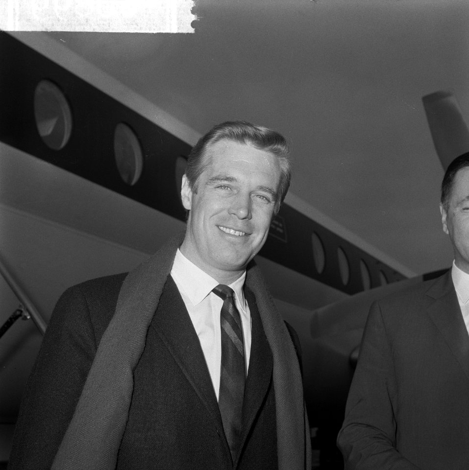 George Peppard (Engelse filmacteur) op Schiphol George Peppard (kop), Bestanddeelnr 916-0899