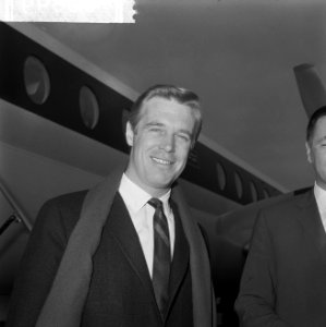 George Peppard (Engelse filmacteur) op Schiphol George Peppard (kop), Bestanddeelnr 916-0899