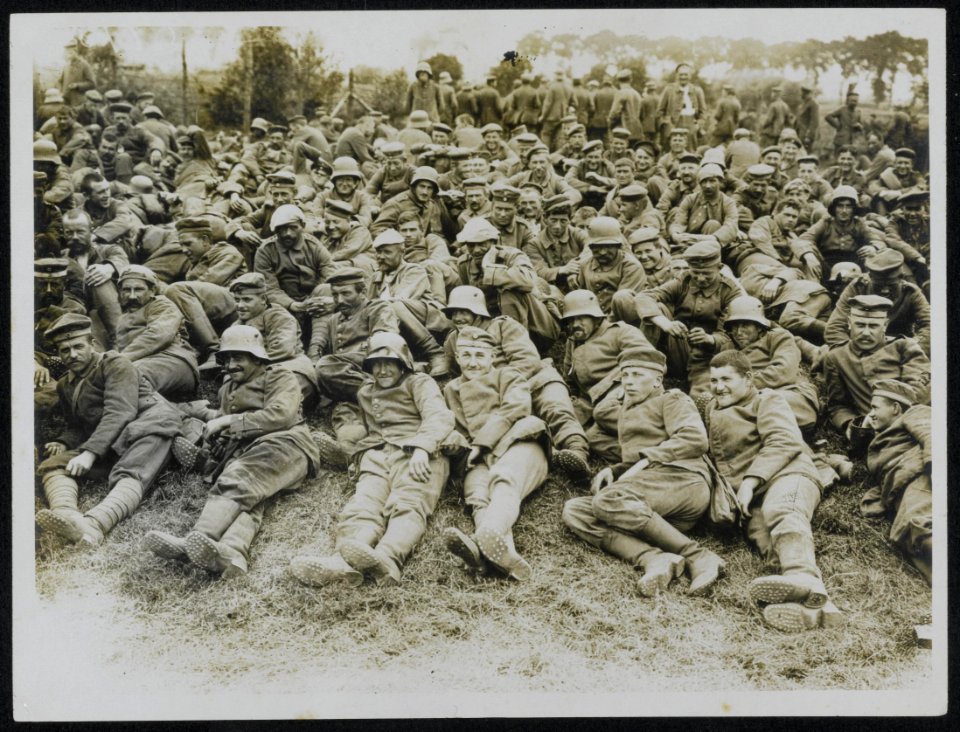 German prisoners taken in the new push, Bestanddeelnr 158-0239