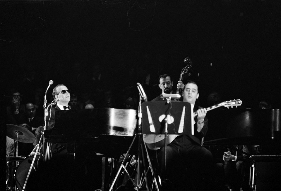 George Shearing Quintet in Holland, Hermando Peraza (bongospeler) en George Shea, Bestanddeelnr 914-3362