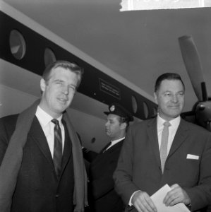 George Peppard (Engelse filmacteur) op Schiphol George Peppard (kop), Bestanddeelnr 916-0898