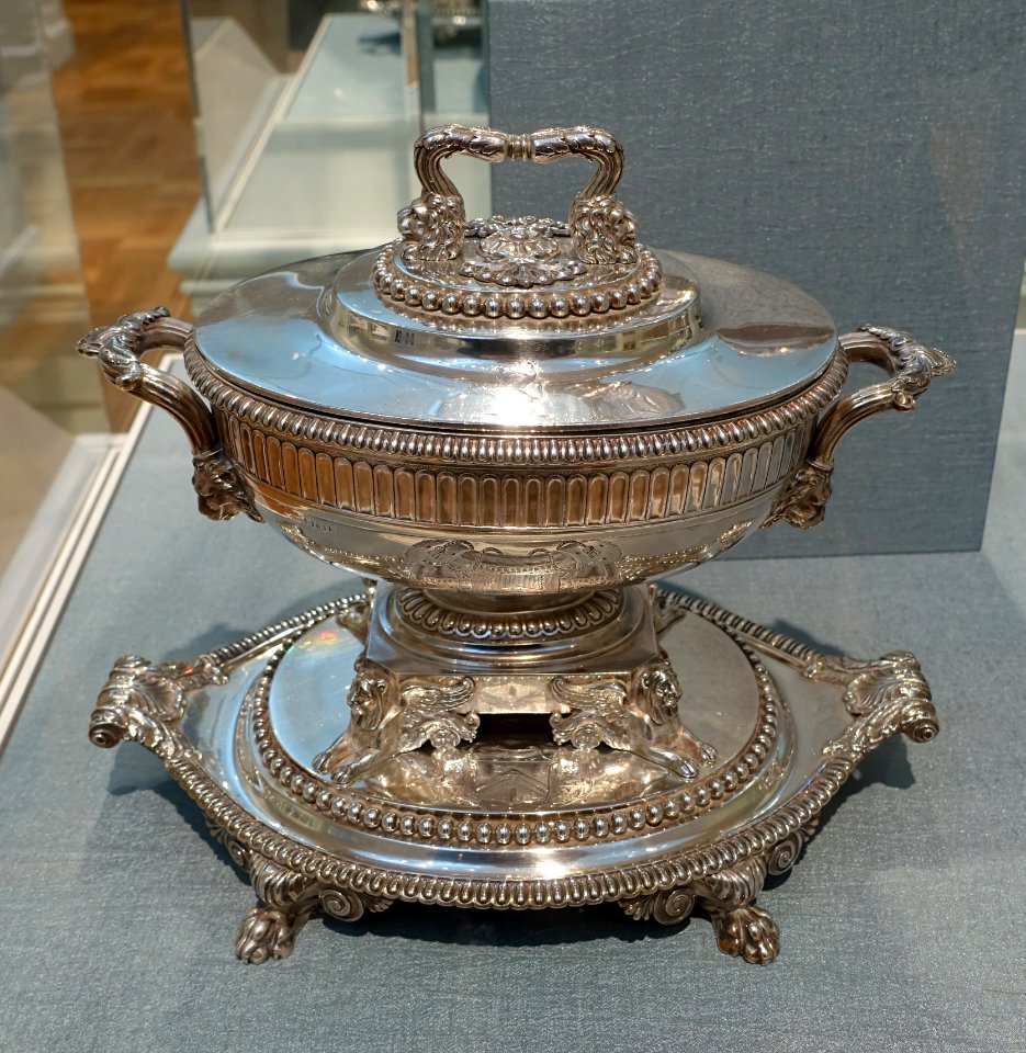 George III sauce tureen with cover on stand (one of a pair), Paul Storr, London, tureen 1808-1809, liner 1828-1829, silver - Portland Art Museum - Portland, Oregon - DSC08854
