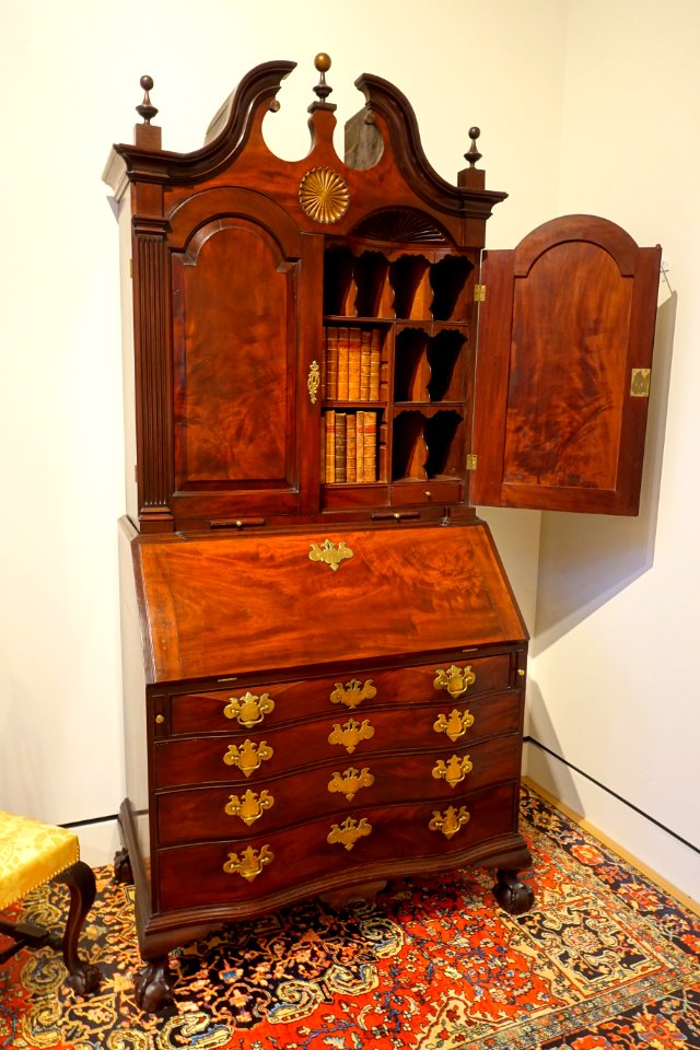 Gentleman's desk and bookcase, maker unknown, Essex County MA, 1780, mahogany, white pine, brass - Peabody Essex Museum - DSC07037