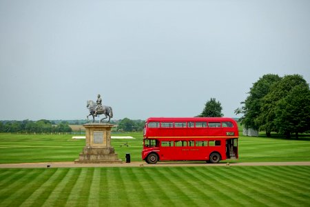 George I by John Nost II, 1723, and RML 2714 bus - Stowe School - Buckinghamshire, England - DSC07089