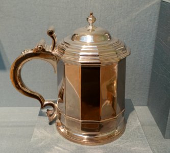 George I thirteen-sided tankard, William Fawdery, London, 1714-1715, silver - Portland Art Museum - Portland, Oregon - DSC08803