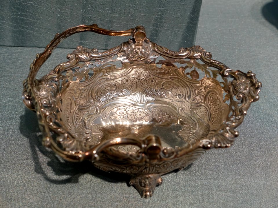George II sweetmeat basket, Paul de Lamerie, London, 1745, silver - Portland Art Museum - Portland, Oregon - DSC08888