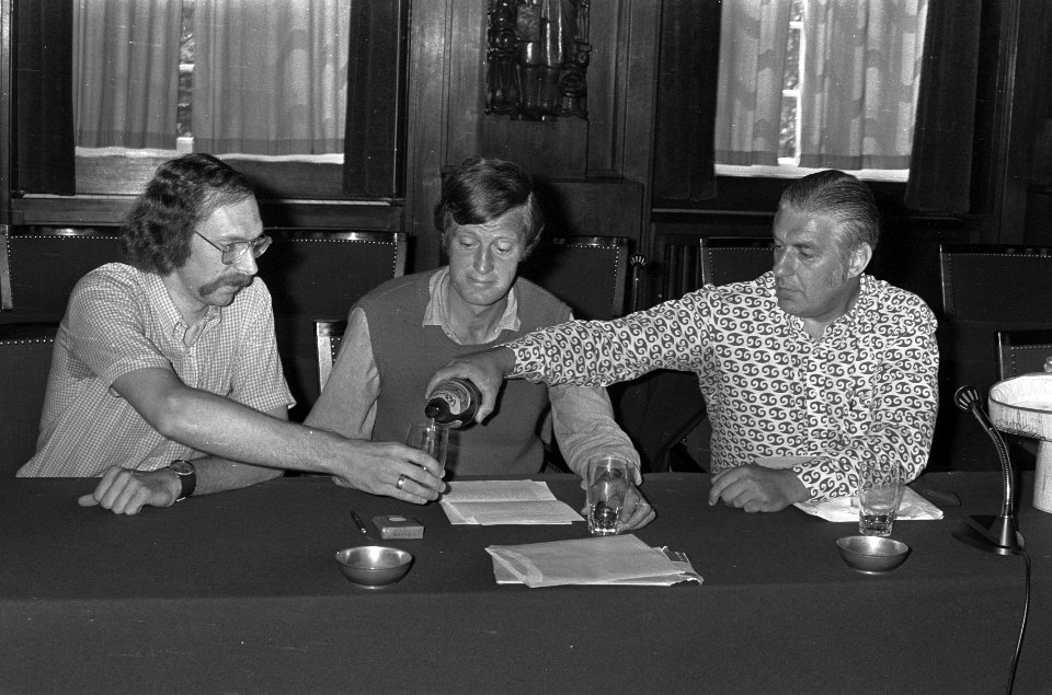 Gemeenteraad van Amsterdam, vlnr Wessels, Van Antwerpen en Martini (allen D6, Bestanddeelnr 926-4955