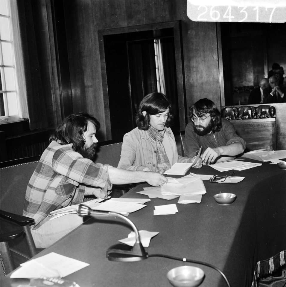 Gemeenteraad van Amsterdam, vlnr Peter Hakkenberg van Gaasbeek en Roel van D, Bestanddeelnr 926-4317