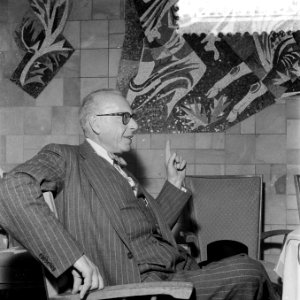 George Szell , dirigent, en Clevelandorkest op Schiphol, Bestanddeelnr 908-6780