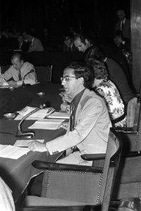 Gemeenteraad van Amsterdam vergadert over toeristenbelasting, de heer Pais (VVD), Bestanddeelnr 925-8437