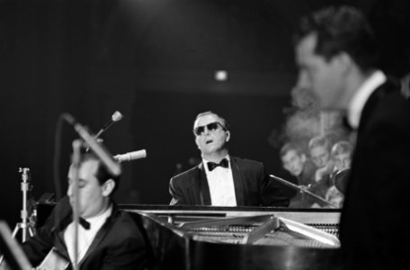 George Shearing Quintet in Holland, Hermando Peraza (bongospeler) en George Shea, Bestanddeelnr 914-3365