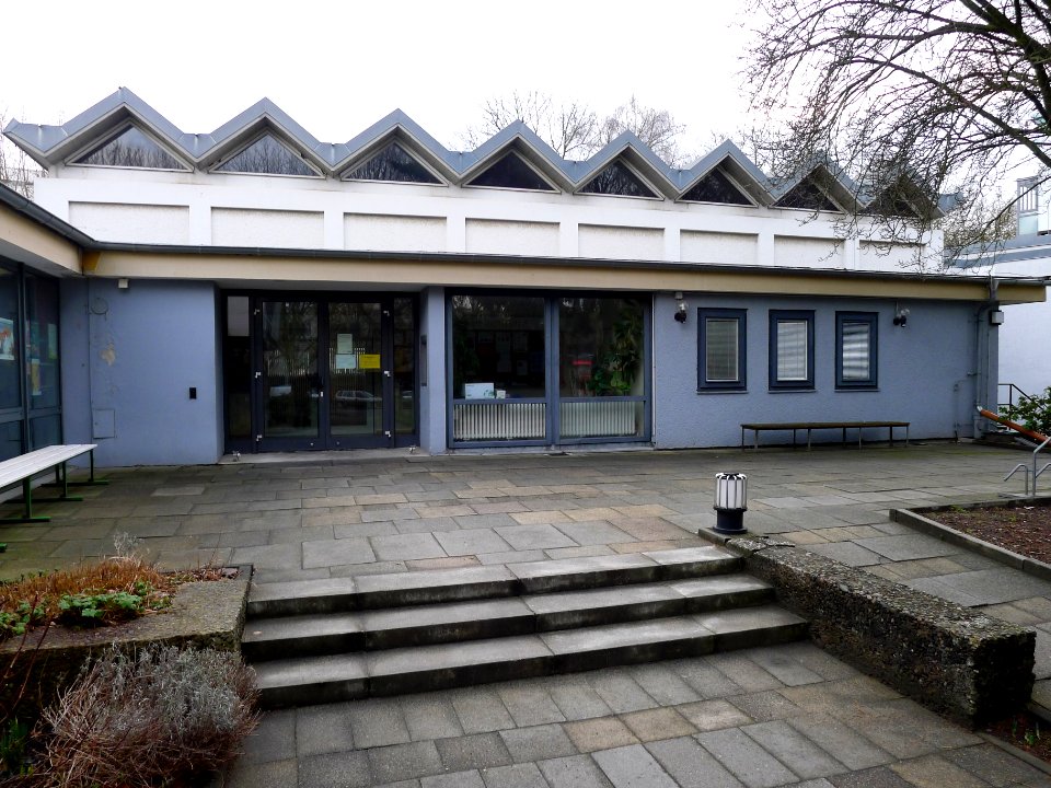 Gemeindezentrum Apostel-Petrus (Märkisches Viertel) Eingang