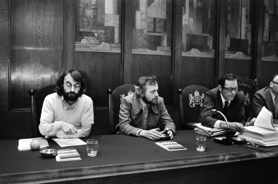 Gemeenteraadsvergadering Amsterdam v.l.n.r. wethouders Roel van Duijn, Sinnige , Bestanddeelnr 928-3150