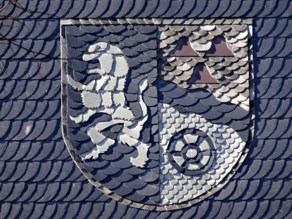 Gemeindewappen am Gemeindehaus von Gillersdorf