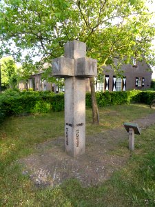 Gemert, sculptuur de IJsheiligen, zijde NW