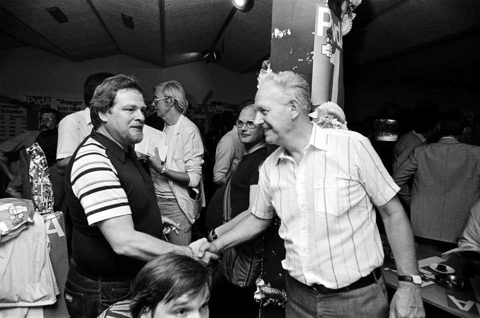Gemeenteraadsverkiezingen 1982 Amsterdamse wethouder Schaefer (l) en Kuypers, Bestanddeelnr 932-1938