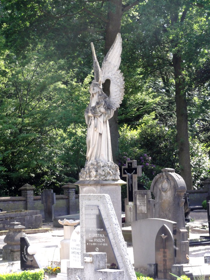 Gemert Rijksmonument 518072 kerkhof, de Engelbewaarder