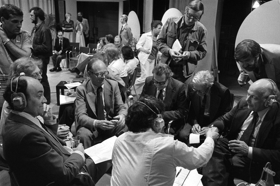 Gemeenteraadsverkiezingen 1978 Rietkerk (VVD) feliciteert Aantjes (CDA) op acht, Bestanddeelnr 929-7499