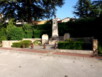 Genay - Rhône-Alpes - Monument aux morts