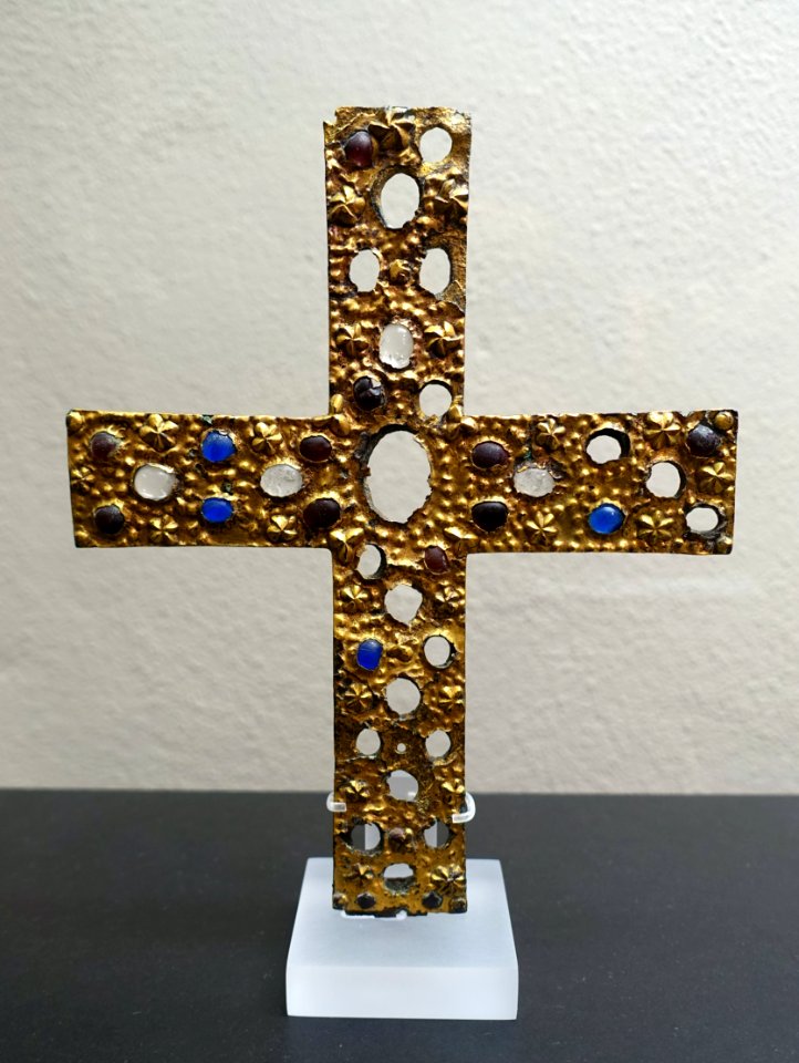 Gemmed cross, Cologne, 9th-10th century, copper plate, glass - Museum Schnütgen - Cologne, Germany - DSC00168