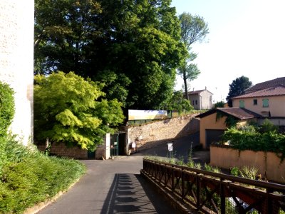 Genay - Rhône-Alpes - Cour du fortin de Rancé - Entrée du parc de Rancé